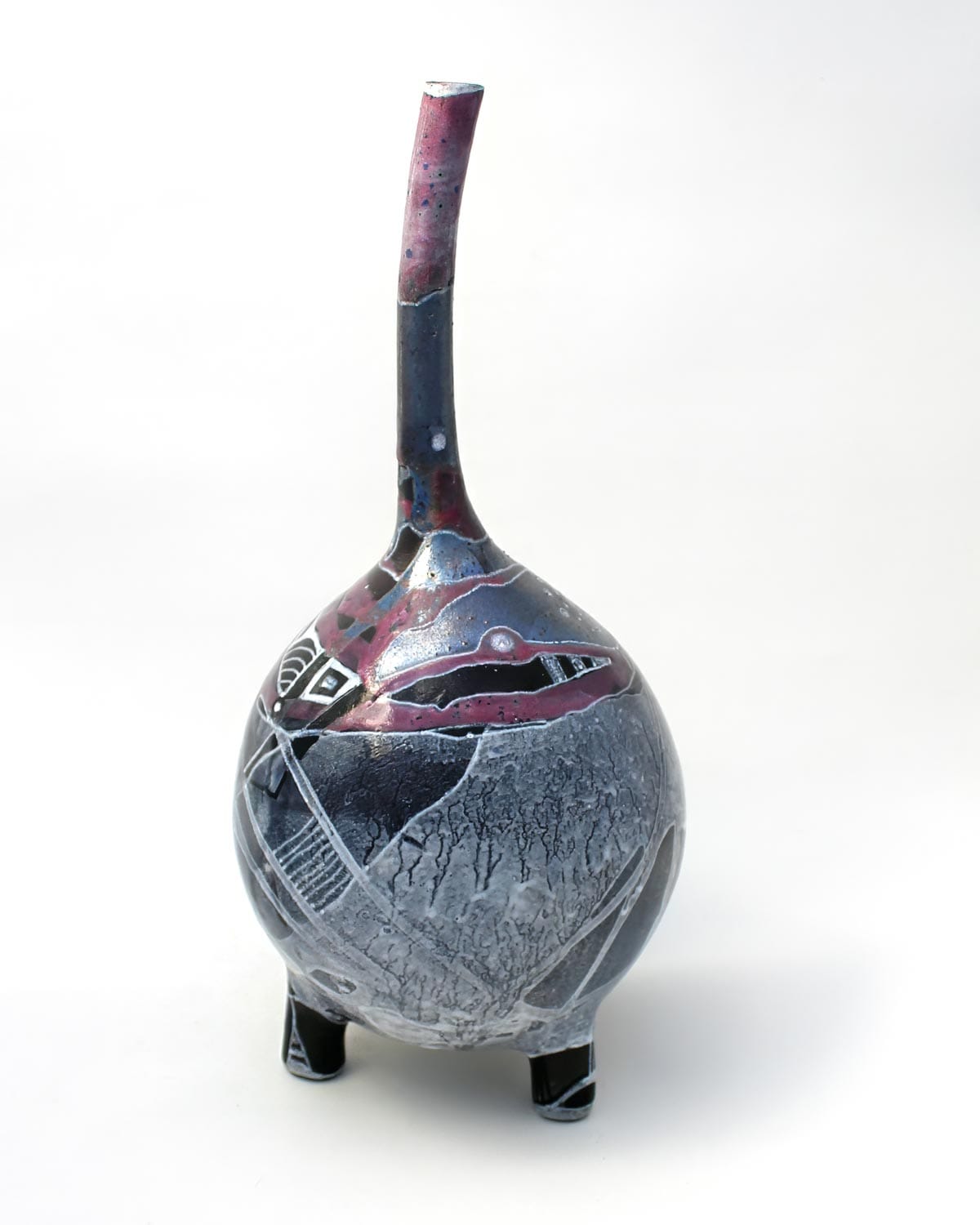 Hand-painted ceramic objects that breathe life into your interior, transforming archival sketches into timeless three-dimensional art. FREZO