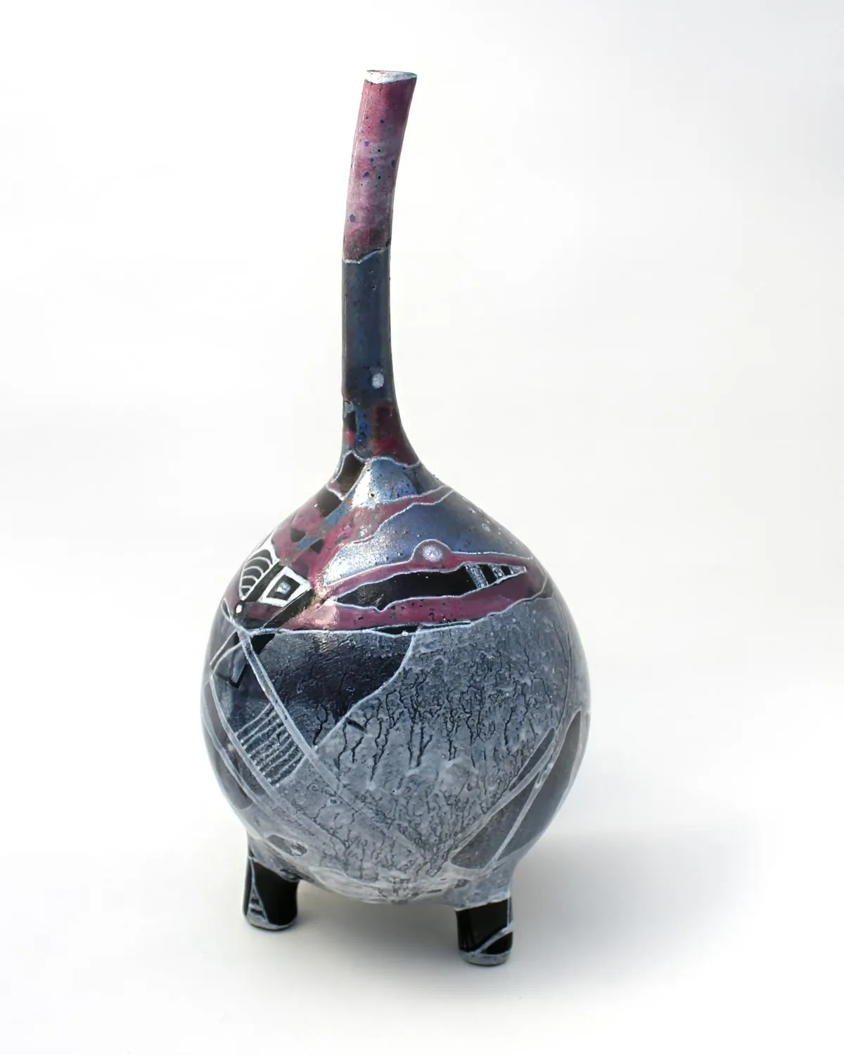 Hand-painted ceramic objects that breathe life into your interior, transforming archival sketches into timeless three-dimensional art. FREZO